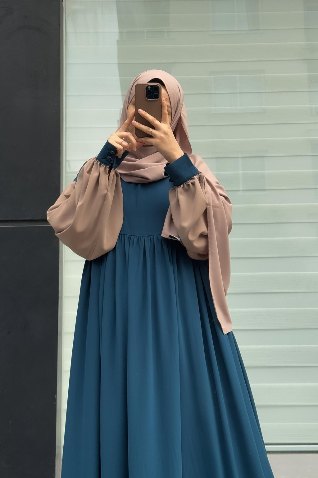 Robe Queen Bouffante - bordeaux détail manches